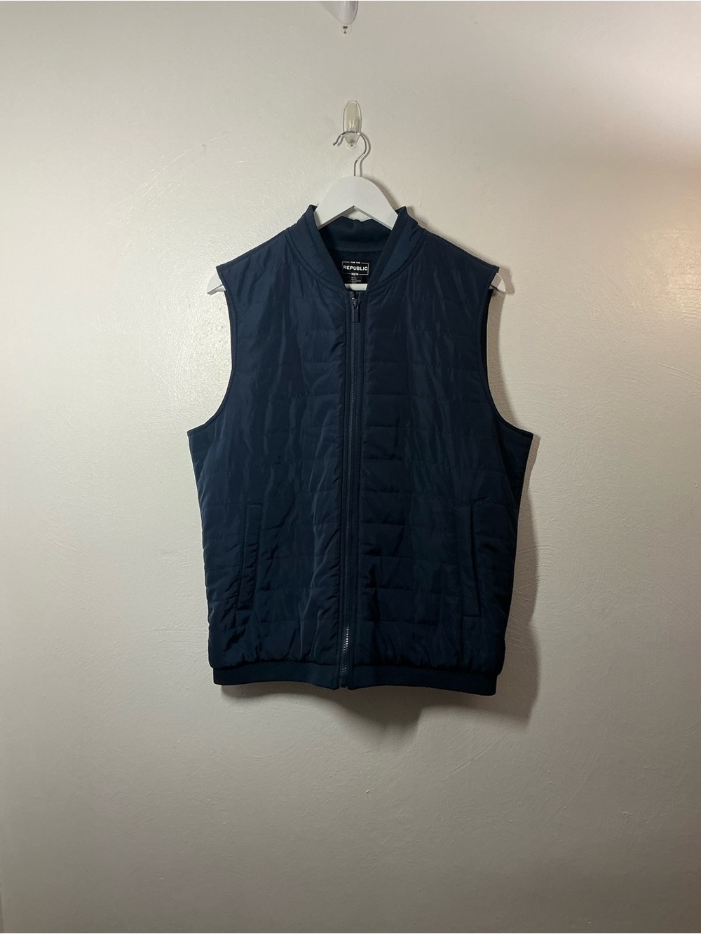 For The Republic Men's Navy Quilted Sleeveless Jacket Vest Size Large
